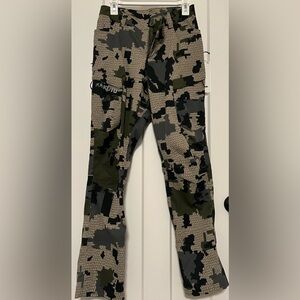 KUIU Women’s Camouflage Tiburon Pant - Verde